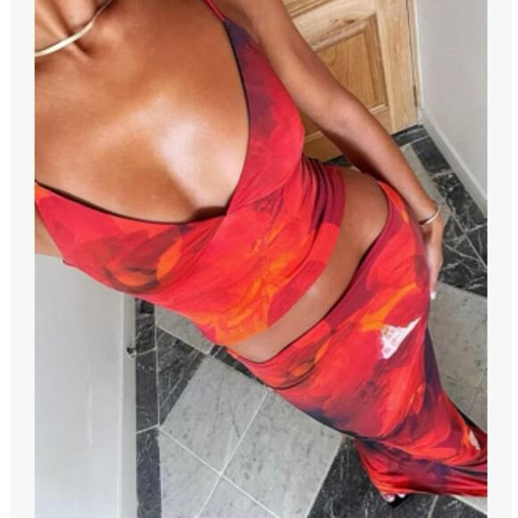 White Fox Boutique Sweet Salutations Maxi Skirt Ember Red & Black Floral Size  M - Picture 11 of 12